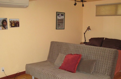 Ashland Cottage | Intimate Comfort in a vintage neighborhood 4 blocks walk to Ashland Plaza.