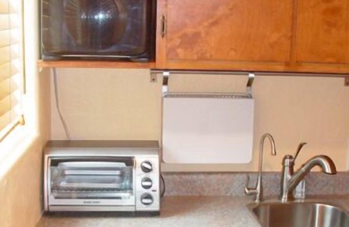 Ashland Cottage | Intimate Comfort in a vintage neighborhood 4 blocks walk to Ashland Plaza.