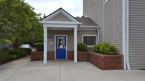 Ashley Oaks Hotel | InTown Suites Extended Stay Knoxville TN