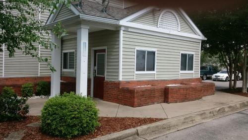 New Castle Hotel | InTown Suites Extended Stay Birmingham AL - Huffman Road