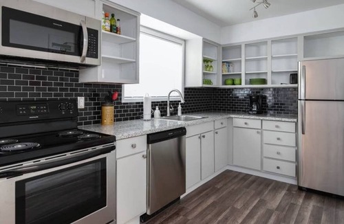 Sunnyside Condo | #InvestREPM SE Belmont Walk to Shopping & Dining