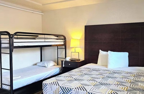 Hollywood District Hotel | Inviting Room Near Portland’s Historic Districts + Free Parking