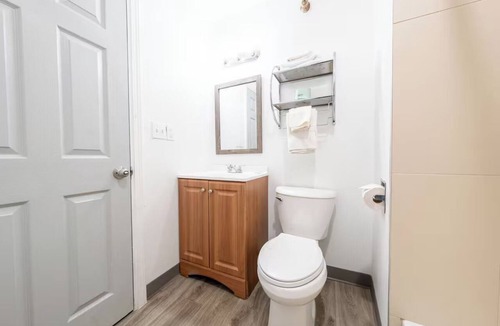 Hollywood District Hotel | Inviting Room Near Portland’s Historic Districts + Free Parking