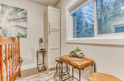 Welches Apartment | Inviting studio with kitchenette & scenic forest setting