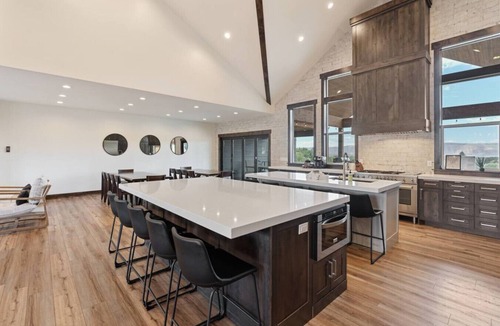 St. Charles House | Ironwood Estate | 38 Guests, Indoor Pickleball/Bball Court, Hot Tub, Luxe Home!