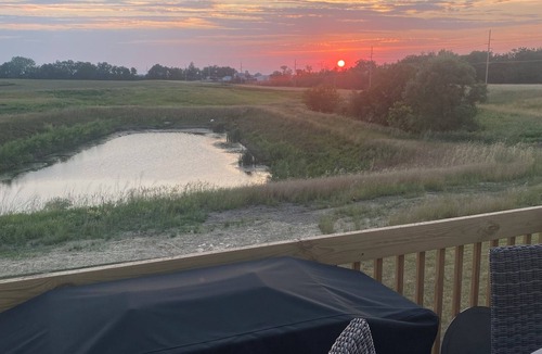 Ankeny House | Is this Heaven? No It’s Iowa! 4-bedroom home on pond in welcoming Ankeny w/Wifi