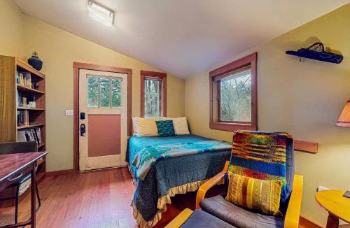 Eastsound Hotel | Island Artist Studio