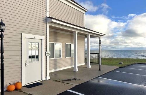 St Ignace Apartment | Islands View Condo- Waterfront