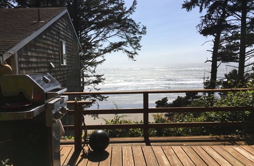 Otter Rock House | Isolated beach front house