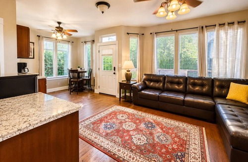 Jacksonville Villa | Jackson Creek: Downtown Jacksonville