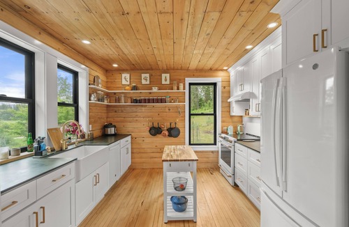 Cataldo House | Jewelbox Cabin, Rolling hills escape in Cataldo