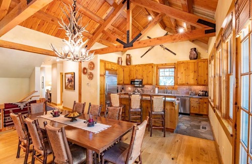 Granite Ridge House | JHRL - Beautifually decorated Western 4-bedroom Homestead - Private hot tub in the woods
