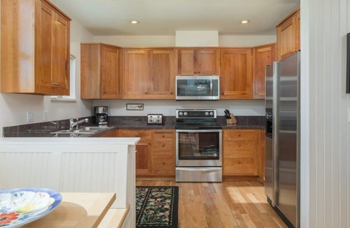 Teton Village House | JHRL - McBean House, Contemporary 4-bedroom Home - 5 Minute walk to Base, private Hot Tub