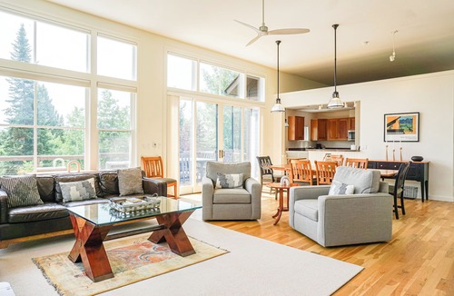 Teton Village House | JHRL - McBean House, Contemporary 4-bedroom Home - 5 Minute walk to Base, private Hot Tub