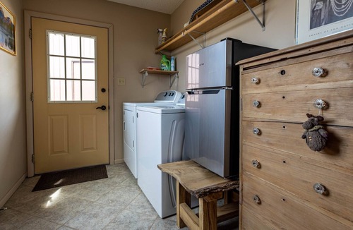 Cody House | Jim Mountain Retreat- Mountaintop Views, Seasonal Hot Tub, Large Group Retreat