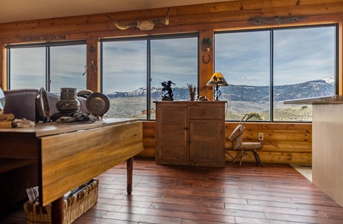 Cody House | Jim Mountain Retreat- Mountaintop Views, Seasonal Hot Tub, Large Group Retreat
