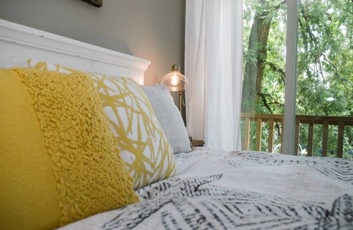Sandpoint Apartment | Joanna Gaines would stay here!