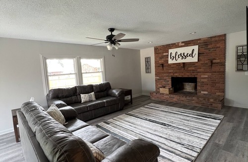 Ottawa Hills House | Jodore Gem.Spacious House, Inground Pool near University, Metroparks & Shopping