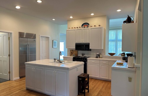 Twin Creeks House | JULY special ! Quiet, spacious, 4 bdrm home, 2 frplaces, jacuzzi tub, deck!