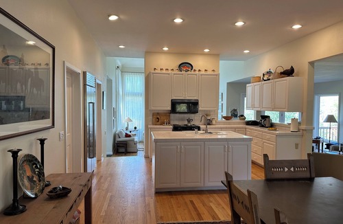 Twin Creeks House | JULY special ! Quiet, spacious, 4 bdrm home, 2 frplaces, jacuzzi tub, deck!