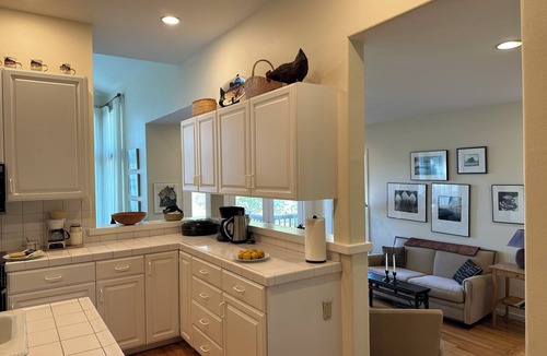 Twin Creeks House | JULY special ! Quiet, spacious, 4 bdrm home, 2 frplaces, jacuzzi tub, deck!