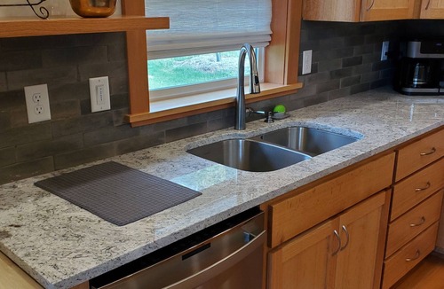 Jacksonville Cottage | Just finished quiet, secluded riverfront/forest getaway on farm in wine country.