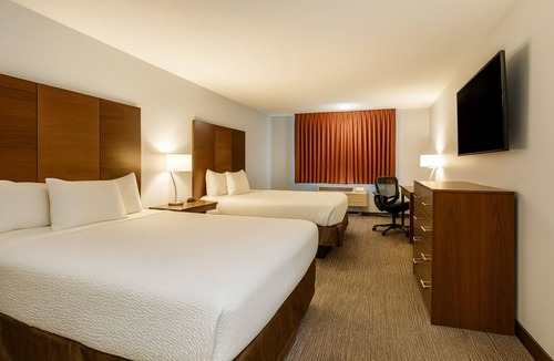 Grants Pass Hotel | Just What You Were Looking For! 4 Spacious Units w/Free Continental Breakfast!