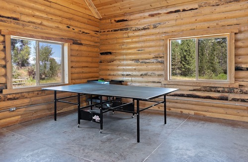 St. Anthony Cabin | KABINO: Family Reunions Huge Open Floor Plan Basketball Gymnastics Foosball Ping Pong FirePit WiFi