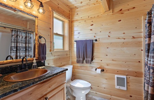 Island Park Cabin | KABINO: Foosball Toy Shed Big Driveway FirePit WiFi Grill