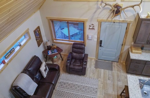 Ashton House | Kabino: River Run Cabin on Henry's Fork, Fire Pit, perfect fishing trip!