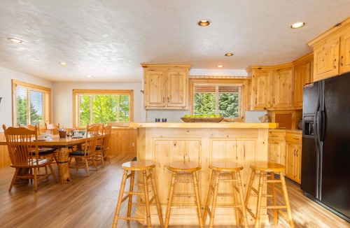 St. Anthony Cabin | KABINO: Riverfront on Henrys Fork A/C Boat Launch Foosball Pool Table Huge Yard Garage WIFI