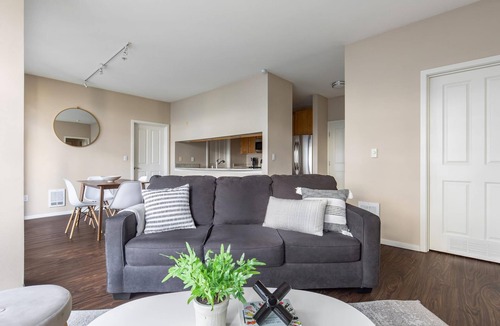 Northwest Bellevue Apartment | Kasa | Classic 2BD + Free Parking | Bellevue