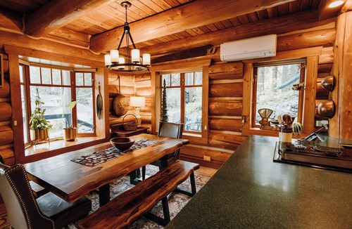 Lime Kiln House | Kayak on Lake Cavanaugh, HOT TUB, DOCK