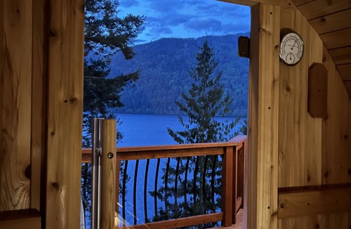 Sudden Valley House | Kayaks, SUPs, Hot Tub and Secluded Beach Access