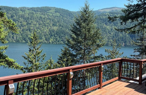 Sudden Valley House | Kayaks, SUPs, Hot Tub and Secluded Beach Access