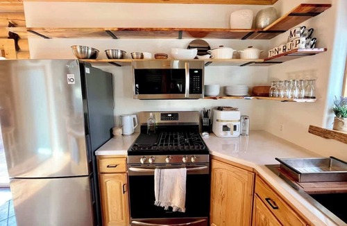 McCammon House | Kemosabe Reunion Getaway | Hot Tub, Sauna, Nature