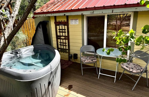 Moab Cottage | Kenzie's Tiny Cottage- Prvt Hot Tub & Rain shower