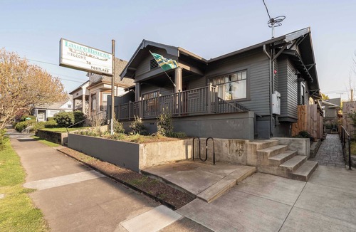Sullivan's Gulch Apartment | Kerns Urban Cabin New Build AC Walkable