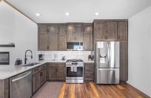 Island Park Villa | Kestrel Villa+ 5BR + Your Yellowstone Base + Hot Tub + AC + Sled-In/Sled-Out