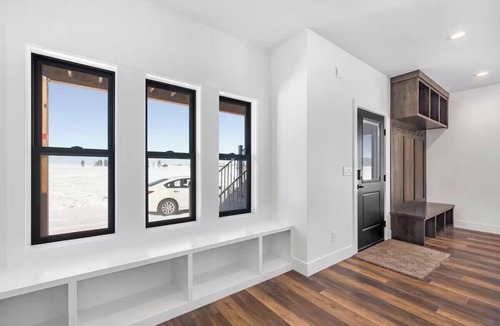 Island Park Villa | Kestrel Villa+ 5BR + Your Yellowstone Base + Hot Tub + AC + Sled-In/Sled-Out