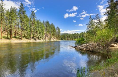 Kettle Falls Apartment | Kettle River Retreat w/Grill + Outdoor Shower