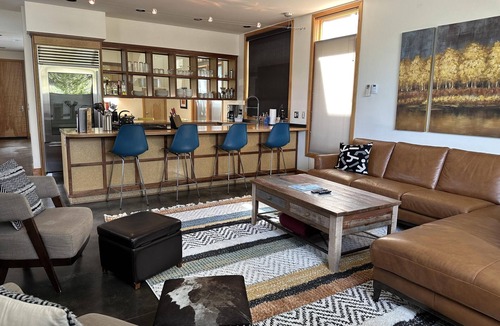 River West House | Khaya- LEED Modern, Walkable to Food & Shops, 100+mbps Wifi, Shuffleboard