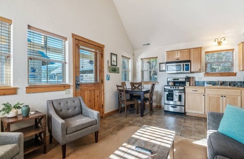 Dover Bay House | Kick back and savor vacation time at "Five O'clock Somewhere"