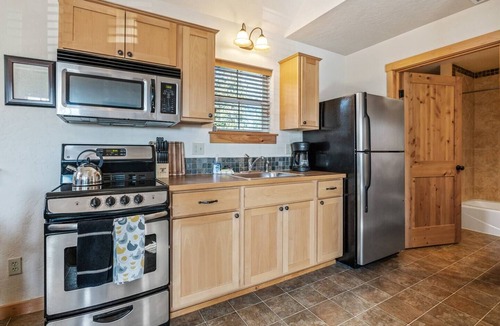 Dover Bay House | Kick back and savor vacation time at "Five O'clock Somewhere"