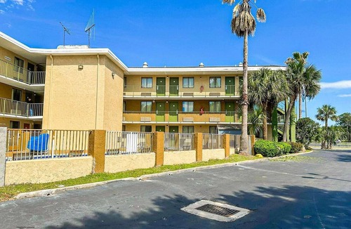 Mobile Apartment | King Bed Accessible|OYO Hotel Mobile