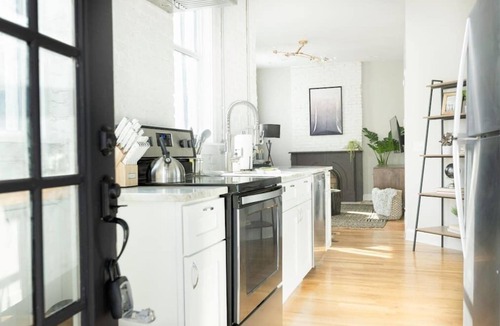 Short North Apartment | King Bed | FREE Parking