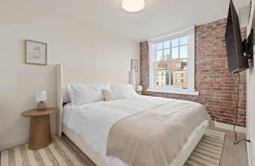 Riverside Apartment | King Bed J and K on Main Luxury Apartment 402