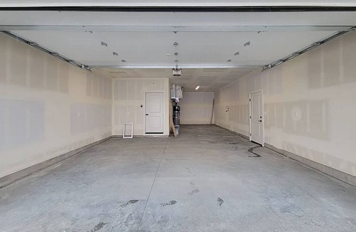 Kennewick House | King Bed, Large Kitchen, Yard & Garage 6660