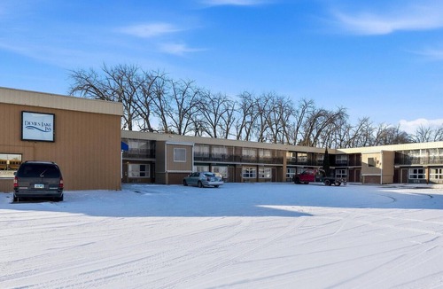Devils Lake Apartment | King Bed|Non-Smoking