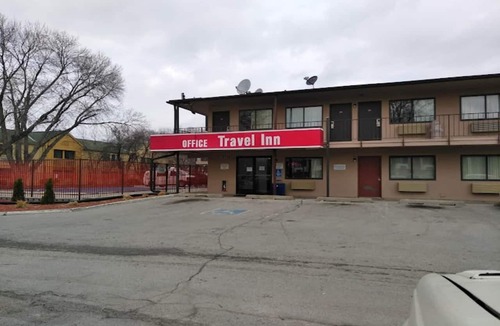 South Central Omaha Apartment | King Bed Non-Smoking